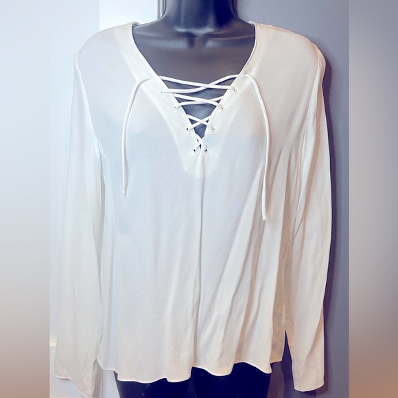 ❣️SOLD❣️Aritzia Wilfred Free White Lace Up Detail Rayon Longsleeve Blouse - Picture 7 of 7